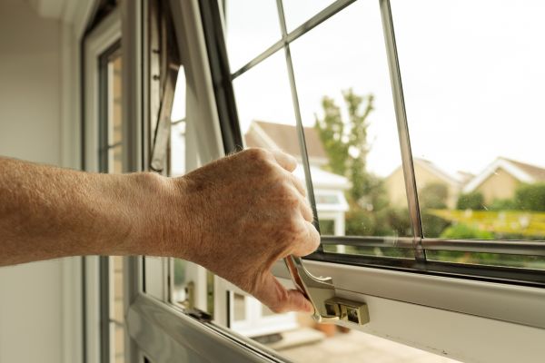 Cost of Window Hinge Repair in Charleston